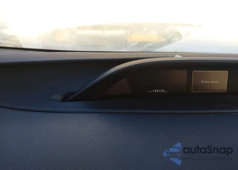 2018 Toyota Prius Three Touring z USA, uszkodzony, nr VIN JTDKARFU5J3058321